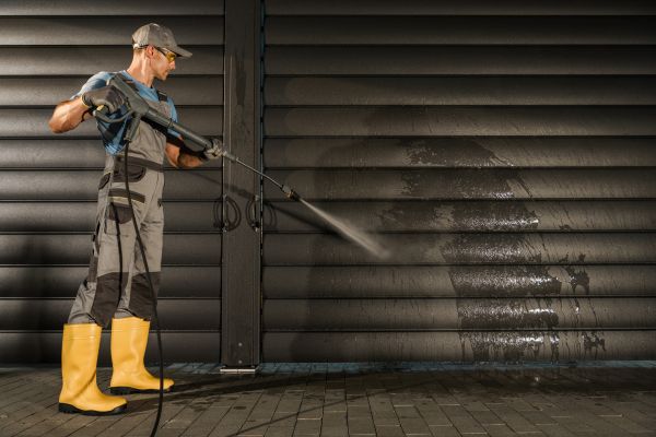 Garage Pressure Washing in Ooltewah