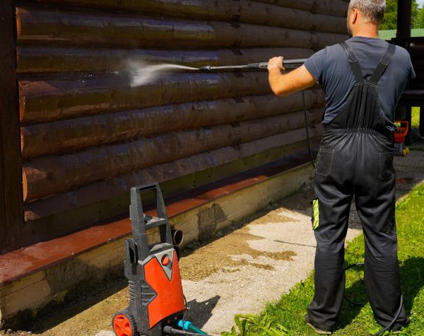 Log Home Pressure Washing in Ooltewah