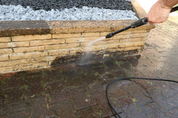 Retaining Wall Power Washing in Ooltewah